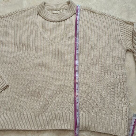 Cute Cream Colored Vneck Opening Sweater - Picture 5 of 7